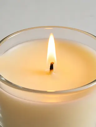 Clean edge burning candle